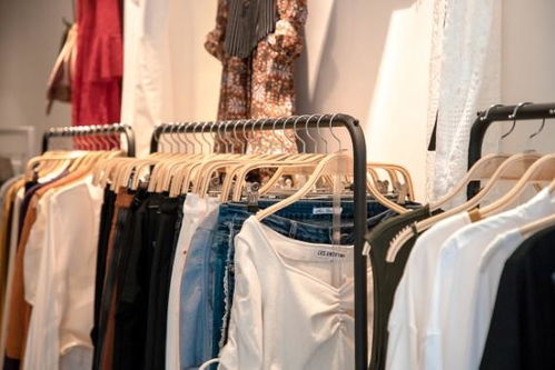 開服裝店，如何巧妙應(yīng)對(duì)顧客對(duì)價(jià)格的質(zhì)疑